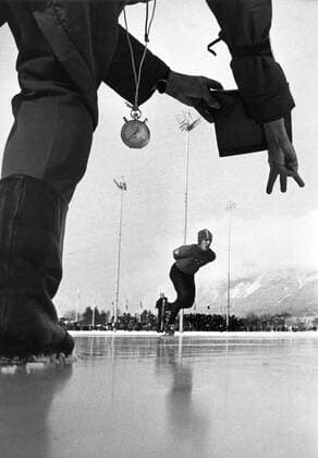 SEKLET 60 ARKIV 1964 - Bild ur boken Platat s162. Jonny Nilsson tar OS-guld pa 10000 meter skridskor i Innsbruck. INNSBRUCK ÖSTERIKE Tävlingsbilder x151x *** SEKLET SPORT 60 ARCHIVE 1964 Picture from the book Platat p162 Jonny Nilsson takes Olympic gold in 10,000 metres of skating in Innsbruck INNSBRUCK AUSTRIA Competition pictures x151x  Copyright: xRonnyxKarlssonx VINTER-OS 1964 SKRIDSKOR JONNY NILSSON