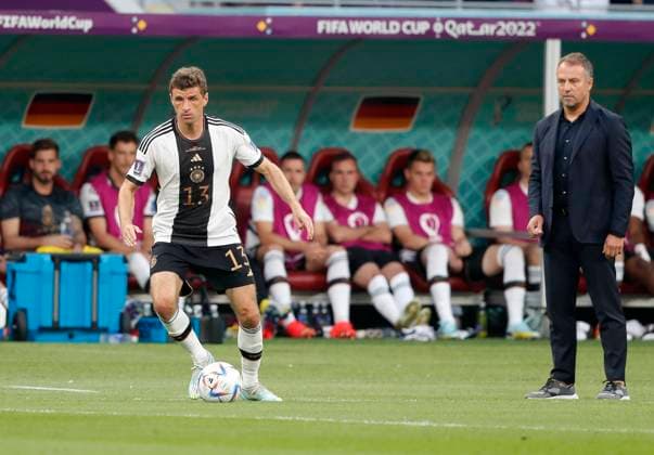 Germany v Japan 2022 FIFA World Cup, WM, Weltmeisterschaft, Fussball Thomas Muller of Germany as Germany Manager Hansi Flick looks on during the 2022 FIFA World Cup Group E match at Khalifa International Stadium, Al-Rayyan Content Not Available For UK Newspapers Copyright: xPaulxChestertonx FIL-17639-0045 UK Newspapers OUT