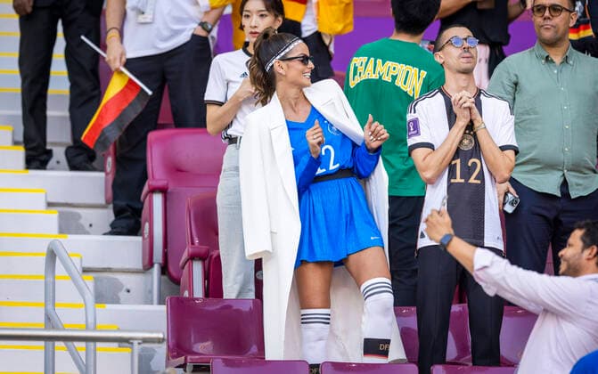 Doha, Qatar. 23rd Nov, 2022. Izabel Goulart die Freundin von Torwart Kevin Trapp (Deutschland) Germany - Japan World Cup 2022 in Qatar 23.11.2022 Credit: Moritz Müller *** Doha, Qatar 23rd Nov, 2022 Izabel Goulart the girlfriend of goalkeeper Kevin Trapp Germany Germany Japan World Cup 2022 in Qatar 23 11 2022 Credit Moritz Müller