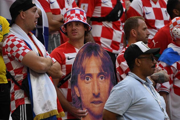 DOHA (QATAR), 11 23 2022 - WORLD CUP MOROCCO vs CROATIA - Croatian fan wearing a Modric mask in the match between Morocco vs Croatia, for the first phase of the Qatar FIFA World Cup, WM, Weltmeisterschaft, Fussball held at Al Bayt Stadium, in Doha, this Wednesday (23). Photo by Alexandre Brum Ag. frame 31119 (Alexandre Brum Ag. Enquadrar SPP)  Copyright: xAlexandrexBrum Ag.xEnquadrarx xSx spp-en-AlBrEn-ENQ_5936