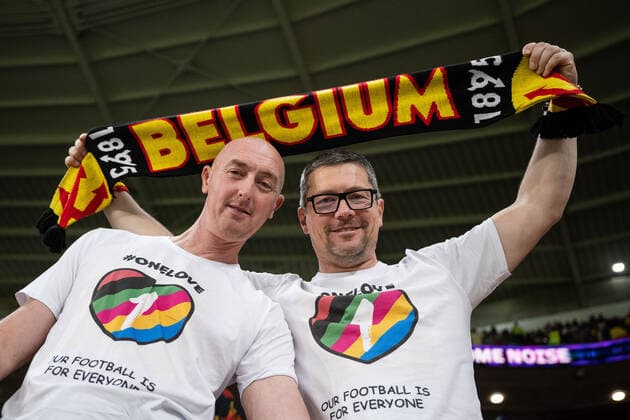 221123 Two Belgian fans with One Love t-shirts ahead of the FIFA World Cup, WM, Weltmeisterschaft, Fussball 2022 football match between Belgium and Canada on November 23, 2022 in Doha. Photo: Joel Marklund BILDBYRAN kod JM JM0385 bbeng fotboll football soccer fotball vm fotbolls-vm fotball-vm fotbolls-vm 2022 fifa world cup 2022 belgien belgium kanada canada lgbtq *** 221123 Two Belgian fans with One Love t shirts ahead of the FIFA World Cup 2022 football match between Belgium and Canada on November 23, 2022 in Doha Photo Joel Marklund BILDBYRAN code JM JM0385 bbeng football football soccer fotball world cup football world cup football world cup 2022 fifa world cup 2022 belgium belgium canada canada lgbtq,  Copyright: JOELxMARKLUND BB221123JM103