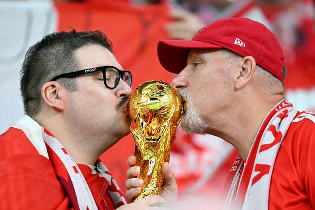 DOHA, QATAR - NOVEMBER 23 : Some Canadian supporters - fans kissing the World Cup pictured during the FIFA World Cup, WM, Weltmeisterschaft, Fussball Qatar 2022 Groupe F match between Belgium and Canada at the Ahmad Bin Ali Stadium on November 23, 2022 in Doha, Qatar, 23 11 2022 ( Belgium v Canada - FIFA World Cup Qatar 2022 PhotoNews Panoramic 