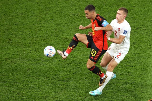 Belgium v Canada : FIFA World Cup, WM, Weltmeisterschaft, Fussball 23 November 2022, Doha, Qatar - FIFA World Cup - Group F - Belgium v Canada - Eden Hazard of Belgium controls the ball as Alistair Johnston of Canada challenges. Photo: Charlotte Wilson Offside. Doha Qatar Copyright: xCharlottexWilsonx xOffsidexOffside