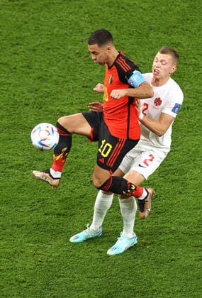 Belgium v Canada : FIFA World Cup, WM, Weltmeisterschaft, Fussball 23 November 2022, Doha, Qatar - FIFA World Cup - Group F - Belgium v Canada - Eden Hazard of Belgium controls the ball as Alistair Johnston of Canada challenges. Photo: Charlotte Wilson Offside. Doha Qatar Copyright: xCharlottexWilsonx xOffsidexOffside