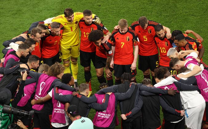 Belgium v Canada : FIFA World Cup, WM, Weltmeisterschaft, Fussball 23 November 2022, Doha, Qatar - FIFA World Cup - Group F - Belgium v Canada - the Belgian players have a pre-match huddle - Photo: Charlotte Wilson Offside. Doha Qatar Copyright: xCharlottexWilsonx xOffsidexOffside