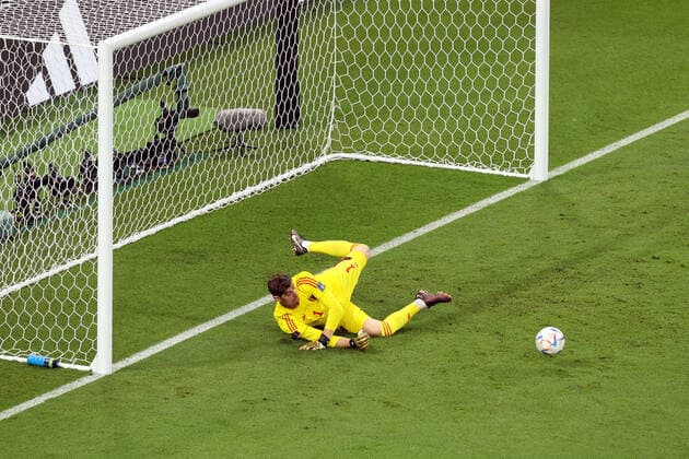 Belgium v Canada : FIFA World Cup, WM, Weltmeisterschaft, Fussball 23 November 2022, Doha, Qatar - FIFA World Cup - Group F - Belgium v Canada - Belgium goalkeeper Thibaut Courtois saves a penalty from Alphonso Davies of Canada - Photo: Charlotte Wilson Offside. Doha Qatar Copyright: xCharlottexWilsonx xOffsidexOffside