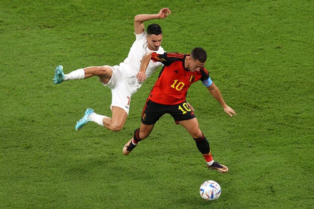 Belgium v Canada : FIFA World Cup, WM, Weltmeisterschaft, Fussball 23 November 2022, Doha, Qatar - FIFA World Cup - Group F - Belgium v Canada - Eden Hazard of Belgium shielding the ball from Stephen Eustaquio of Canada - Photo: Charlotte Wilson Offside. Doha Qatar Copyright: xCharlottexWilsonx xOffsidexOffside