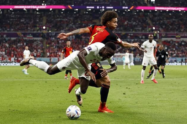 AL-RAYYAN - (l-r) Richie Laryea of Canada, Axel Witsel of Belgium during the FIFA World Cup, WM, Weltmeisterschaft, Fussball Qatar 2022 group F match between Belgium and Canada at Ahmad Bin Ali Stadium on November 23, 2022 in Al-Rayyan, Qatar. AP Dutch Height MAURICE OF STONE FIFA World Cup Qatar 2022 2022 xVIxANPxSportx xMauricexvanxSteenxWKxIVx