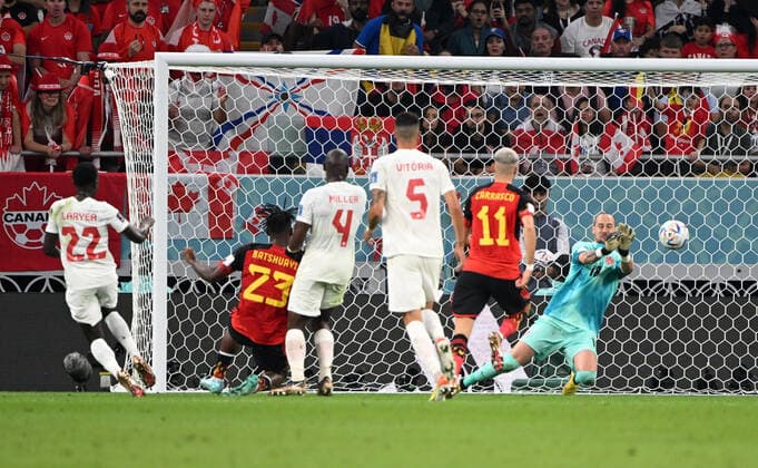 Fussball, Herren, Saison 2022 23, WM in Katar, Gruppe F (1. Spieltag), Belgien - Kanada im Ahmed bin Ali Stadium in Ar-Rayyan, v. l. Michy Batshuayi (Belgien) erzielt das Tor zum 1:0 gegen Richie Laryea (Kanada), Kamal Miller (Kanada), Steven Vitoria (Kanada) und Torhüter Milan Borjan (Kanada), 23.11. 2022, Copyright: xMatthiasxKochx