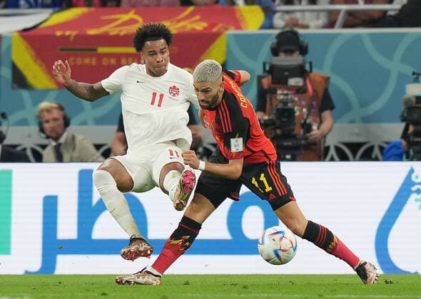 QAT, WM FIFA 2022, Group F, Belgien vs Kanada 23.11.2022, Khalifa International Stadium, Doha, QAT, WM FIFA 2022, Group F, Belgien vs Kanada, im Bild Canada s forward Tajon Buchanan , Belgium s midfielder Yannick Carrasco .