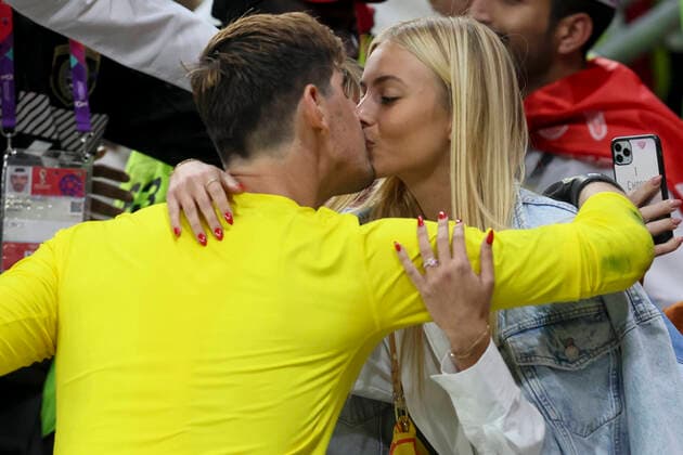 Sport Bilder des Tages Belgium s goalkeeper Thibaut Courtois and his fiancee Mishel Gerzig pictured after a soccer game between Belgium s national team, Nationalteam the Red Devils and Canada, in Group F of the FIFA 2022 World Cup in Al Rayyan, State of Qatar on Wednesday 23 November 2022. BRUNOxFAHY  x53229677x