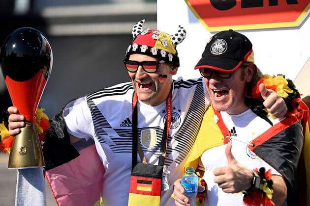 FANS Team Deutschland FIFA World Cup, WM, Weltmeisterschaft, Fussball 2022 in Qatar Vorrundenspiel Gruppe E Deutschland - Japan am 23.11.2022 im Khalifa International Stadion DFL REGULATIONS PROHIBIT ANY USE OF PHOTOGRAPHS as IMAGE SEQUENCES and or QUASI-VIDEO *** FANS Team Germany FIFA World Cup 2022 in Qatar Preliminary Round Match Group E Germany Japan on 23 11 2022 at Khalifa International Stadium DFL REGULATIONS PROHIBIT ANY USE OF PHOTOGRAPHS as IMAGE SEQUENCES and or QUASI VIDEO Copyright: xLacixPerenyix
