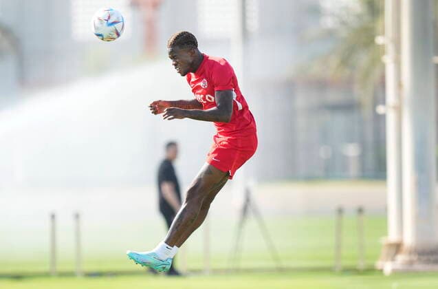 November 24, 2022, DOHA, QATAR: Canada forward Ike Ugbo heads the ball in a drill during practice at the World Cup in Doha, Qatar during on Thursday, November 24, 2022. Canada News - November 24, 2022  - ZUMAc35_ 20221124_zaf_c35_003 Copyright: xNathanxDenettex