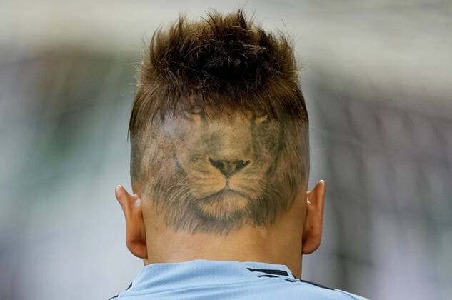 Mandatory Credit: Photo by Dave Shopland Shutterstock (13626521i) The tattooed head of Goalkeeper Sebastian Sosa of Uruguay. Uruguay v Korea Republic, FIFA World Cup, WM, Weltmeisterschaft, Fussball 2022, Group H, Football, Education City Stadium, Doha, Qatar - 24 Nov 2022 Editorial Use Only Uruguay v Korea Republic, FIFA World Cup 2022, Group H, Football, Education City Stadium, Doha, Qatar - 24 Nov 2022 Editorial Use Only  Copyright: xDavexShopland Shutterstockx 13626521i