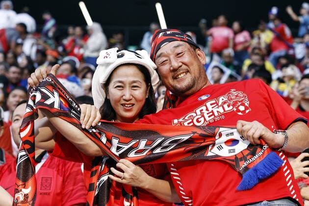 DOHA - Supporters of South Korea during the FIFA World Cup, WM, Weltmeisterschaft, Fussball Qatar 2022 group H match between Uruguay and South Korea at Education City Stadium on November 24, 2022 in Doha, Qatar. AP Dutch Height MAURICE OF STONE FIFA World Cup Qatar 2022 2022 xVIxANPxSportx xMauricexvanxSteenxWKxIVx *** DOHA Supporters of South Korea during the FIFA World Cup Qatar 2022 group H match between Uruguay and South Korea at Education City Stadium on November 24, 2022 in Doha, Qatar AP Dutch Height MAURICE OF STONE FIFA World Cup Qatar 2022 2022 xVIxANPxSportx xMauricexvanxSteenxWKxIVx 458281084 originalFilename: 458281084.jpg