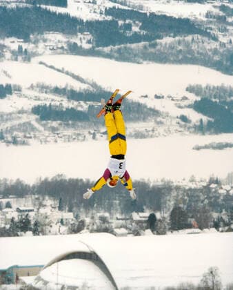 Lillehammer 1994-02-24 Vinter-OS i Lillehammer. Marie Lindgren fran Burträsk tar en silvermedalj i freestylehopp Lillehammer Norge x30092x *** Lillehammer 1994 02 24 Winter Olympics in Lillehammer Marie Lindgren from Burträsk takes a silver medal in freestyle jumping Lillehammer Norway x30092x  Copyright: xBjörnxLarsson-Ask SvD TTx OS LILLEHAMMER 1994 FREESTYLE
