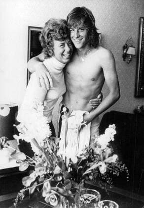 Stockholm 1973-01-01 Tennisspelaren Björn Borg tillsammans med sin mamma Margareta i familjens bostad i Södertälje Stockholm Sverige PER x12014x