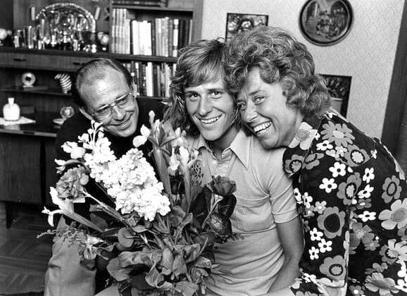 SÖDERTÄLJE 1974 Björn Borg pa sin 18-arsdag med pappa Rune och mamma Margareta. Foto Jacob Forsell XP SCANPIX Kod 14 **AFTONBLADET OUT** SÖDERTÄLJE SVERIGE x14x