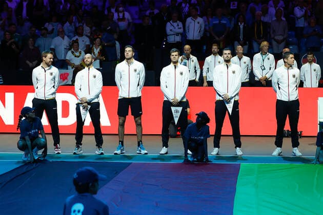 Eroeffnungsfeier Team Germany , R-L Kapitaen Michael Kohlmann ,Oscar Otte,Yannick Hanfmann ,Jan-Lennard Struff,Tim Puetz und Kevin Krawietz ,Davis Cup Finals 2022, Palacio de Deportes JosÃ Copyright: xJuergenxHasenkopfx