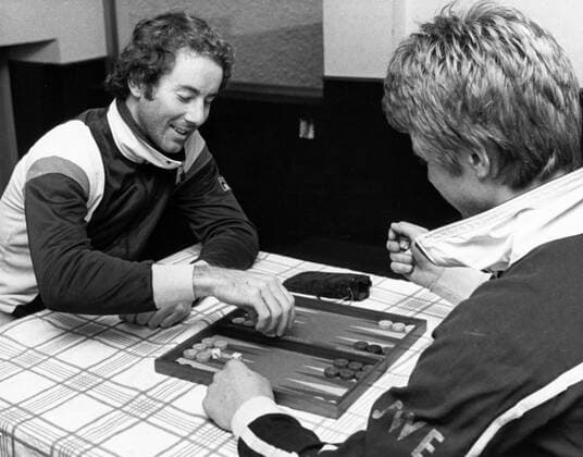 Madonna di Campiglio 1978-12-01 Ingemar Stenmark och Stig Strand fördriver tiden med att spela backgammon i ett regnigt Madonna di Campiglio. Madonna di Campiglio Italien x24x *** Madonna di Campiglio 1978 12 01 Ingemar Stenmark and Stig Strand pass the time playing backgammon in a rainy Madonna di Campiglio Madonna di Campiglio Italy x24x  Copyright: xKennethxJonasson Expressen TTx INGEMAR STENMARK-STIG STRAND
