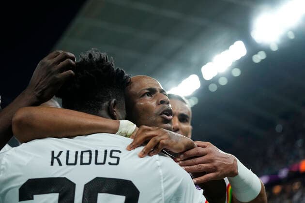 Sport Bilder des Tages Portugal v Ghana: Group H - FIFA World Cup, WM, Weltmeisterschaft, Fussball Qatar 2022 Andre Ayew Left Winger of Ghana and Al-Sadd SC celebrates after scoring his sides first goal during the FIFA World Cup Qatar 2022 Group H match between Portugal and Ghana at Stadium 974 on November 24, 2022 in Doha, Qatar. Doha Qatar  Copyright: xJosexBretonx originalFilename:breton-portugal221124_npIwg.jpg