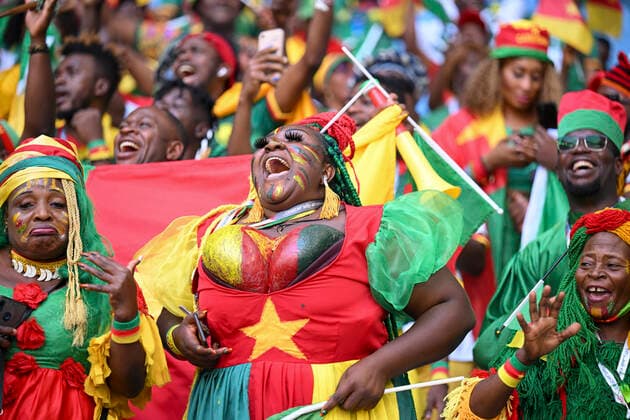FUSSBALL WM 2022 VORRUNDE GRUPPE G Schweiz - Kamerun 24.11.2022 Kamerun Fans vor dem Spiel. *** FOOTBALL WORLD CUP 2022 PRE-ROUND GROUP G Switzerland Cameroon 24 11 2022 Cameroon fans before the match