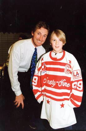 1994-12-09 Kanadensiske ishockeyspelaren Wayne Gretzky med sin gudson Liam Lindström, 9 ar, son till förre lagkompisen Willy Lindström. x80x *** 1994 12 09 Canadian ice hockey player Wayne Gretzky with his godson Liam Lindström, 9 years old, son of former teammate Willy Lindström x80x  Copyright: xBjörnxLundberg Expressen TTx WAYNE GRETSKY MED GUDSON