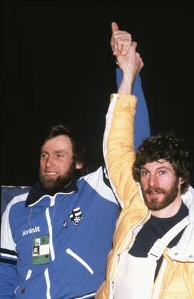 Vinter-OS Lake Placid 1980 Juha Mieto (tv), Finland, höjer Thomas Wassbergs arm sedan Wassberg vunnit guldet pa 15 km med en hundradels sekund före Mieto. LAKE PLACID UNITED STATES PB-KOD: 200 x417x *** Winter Olympics Lake Placid 1980 Juha Mieto tv , Finland, raises Thomas Wassbergs arm after Wassberg won the 15 km gold medal by a hundredth of a second ahead of Mieto LAKE PLACID UNITED STATES PB KOD 200 x417x  Copyright: xEPUx OS LAKE PLACID 1980 WASSBERG