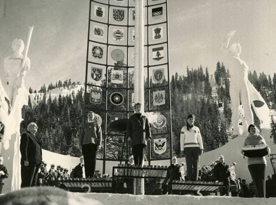 The winners of the VIII Winter Olympic Games, Olympische Spiele, Olympia, OS Ladies Downhill ski race, from left: Penny Pitou USA, second place; Heidi Biebl Germany, first place; and Traudl Hecher Austria, third place, Squaw Valley, USA 1960 
