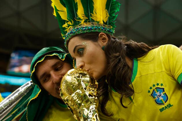 Brazil fans attend a group stage match of the Qatar 2022 Soccer World Cup between Brazil and Serbia today, at the Lusail Stadium in Lusail, Qatar 24 November 2022. Soccer World Cup 2022: Brazil - Serbia !ACHTUNG: NUR REDAKTIONELLE NUTZUNG!  Copyright: xJuanjoxMartinx GR4188 0194999865st