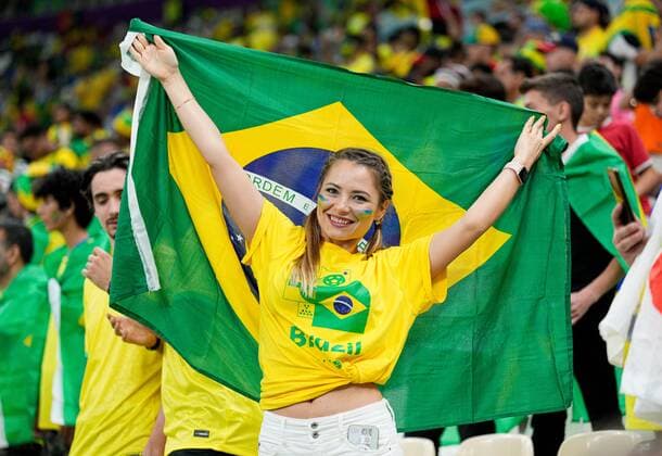 Mandatory Credit: Photo by Dave Shopland Shutterstock (13626511h) Brazil fans in the stands Brazil v Serbia, FIFA World Cup, WM, Weltmeisterschaft, Fussball 2022, Group G, Football, Lusail Stadium, Al Daayen, Qatar - 24 Nov 2022 Editorial Use Only Brazil v Serbia, FIFA World Cup 2022, Group G, Football, Lusail Stadium, Al Daayen, Qatar - 24 Nov 2022 Editorial Use Only  Copyright: xDavexShopland Shutterstockx 13626511h