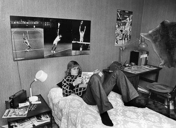 SÖDERTÄLJE 1974-10-01 Björn Borg i pojkrummet pa Torekällgatan 30 i Södertälje. Foto Jacob Forsell EXP SCANPIX Kod 14 **AFTONBLADET OUT** SÖDERTÄLJE SVERIGE x14x