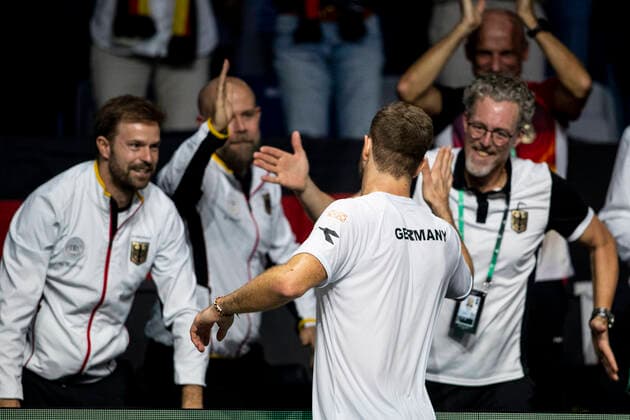 Jan-Lennard Struff and Ausrüstung of Deutschland ESP, Deutschland vs. Kanada, Tennis Davis Cup, Viertelfinale, 24.11.2022 ESP, Deutschland vs. Kanada, Tennis Davis Cup, Viertelfinale, 24.11.2022 Malaga Copyright: xEibner-Pressefoto OmarxArnaux EP_EER