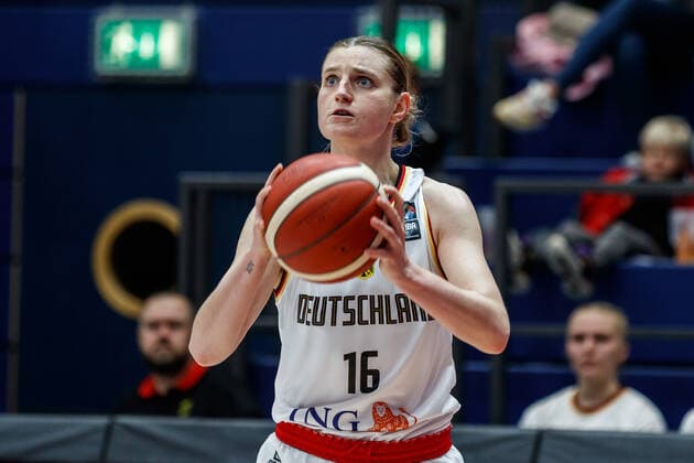 Alina Hartmann (GER, 16) beim Freiwurf, 11 24 2022, Weissenfels (Deutschland), Basketball, FIBA Women s Eurobasket Qulifiers, GER-BIH