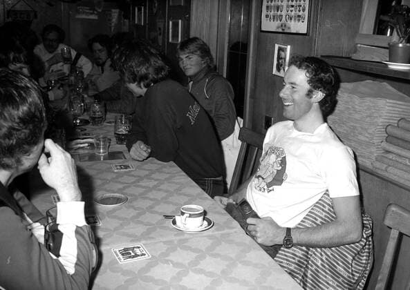 ADELBODEN 1980-01-22 Alpine skidakaren Ingemar Stenmark fikar med lagkamraterna pa hotellet i schweiziska Adelboden ADELBODEN SCHWEIZ x26x *** ADELBODEN 1980 01 22 Alpine skiing star Ingemar Stenmark has a coffee with his team mates at the hotel in Adelboden, Switzerland ADELBODEN SCHWEIZ x26x  Copyright: xPerxKagrell EXP TTx INGEMAR STENMARK