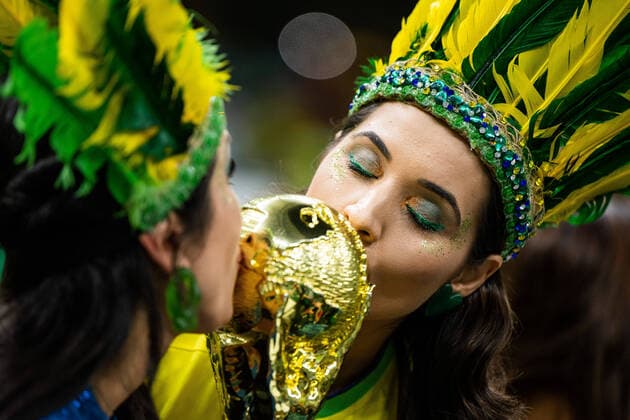 Sport Bilder des Tages 221124 Fans of Brazil ahead of the FIFA World Cup, WM, Weltmeisterschaft, Fussball 2022 football match between Brazil and Serbia on November 24, 2022 in Doha. Photo: Joel Marklund BILDBYRAN kod JM JM0386 bbeng fotboll football soccer fotball vm fotbolls-vm fotball-vm fotbolls-vm 2022 fifa world cup 2022 brasilien brazil serbien serbia publik *** 221124 Fans of Brazil ahead of the FIFA World Cup 2022 football match between Brazil and Serbia on November 24, 2022 in Doha Photo Joel Marklund PHOTO AGENCY code JM JM0386 bbeng football football soccer fotball world cup football world cup football world cup 2022 fifa world cup 2022 Brazil brazil serbia serbia audience,  Copyright: JOELxMARKLUND BB221124JM021
