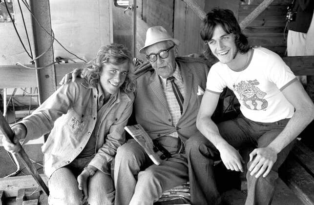 Bastad 1974-07-12 Jerring träffade sina idoler - och de sin ... Björn Borg och Ralf Edström satt i gar pa läktarna i Bastad och höll tummarna för Janne Lundqvist. Efter matchen fick de träffa sin idol, Sven Jerring. Fast Jerring tyckte att det var han som mötte sina idoler - som inte ens var patänkta när Sven Jerring började referera fotboll och tennis. BASTAD SVERIGE x14x Copyright: xJacobxForsell Expressen TTx BORG-JERRING-EDSTRÖM