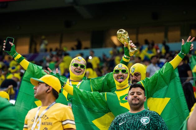 221124 Fans of Brazil during the FIFA World Cup, WM, Weltmeisterschaft, Fussball 2022 football match between Brazil and Serbia on November 24, 2022 in Doha. Photo: Joel Marklund BILDBYRAN kod JM JM0386 bbeng fotboll football soccer fotball vm fotbolls-vm fotball-vm fotbolls-vm 2022 fifa world cup 2022 brasilien brazil serbien serbia publik *** 221124 Fans of Brazil during the FIFA World Cup 2022 football match between Brazil and Serbia on November 24, 2022 in Doha Photo Joel Marklund PHOTO AGENCY code JM JM0386 bbeng football football soccer football world cup football world cup football world cup 2022 fifa world cup 2022 brazil brazil serbia Serbia audience,  Copyright: JOELxMARKLUND BB221124JM057