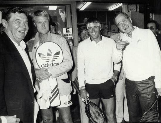 Stockholm 1983-06-28 Dagens tenniskvartett Wilhelm Wachtmeister, Jan-Erik Lundquist mötte Björn Borg och George H.W. Bush i Kungliga tennishallen i morse. Stockholm Sverige POL x64x Copyright: xBengtxDahlstedt Expressen TTx BUSH-BORG