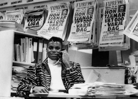 Stockholm 1987-12-15 Carl Lewis satt pa Expressens redaktion och svarade pa läsarnas fragor i gar. Läs vad han sa om Ben Johnson, Pernilla Wahlgren, Ronald Reagan, svenska tjejer - och om sin tandställning. Stockholm Sverige x80x *** Stockholm 1987 12 15 Carl Lewis sat on the editorial board of Expressen and answered readers questions yesterday Read what he said about Ben Johnson, Pernilla Wahlgren, Ronald Reagan, Swedish girls and about his braces Stockholm Sweden x80x  Copyright: xBjörnxLundberg Expressen TTx CARL LEWIS EXPRESSEN