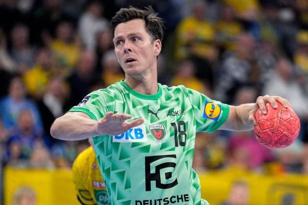 Hans Lindberg (Füchse, 18), am Ball, Einzelbild, Einzelfoto, Siebenmeter, 7-Meter, Strafwurf, Spielszene, Action, Aktion, 24.11.2022, Mannheim (Deutschland), Handball, Bundesliga, Rhein-Neckar Löwen - Füchse Berlin
