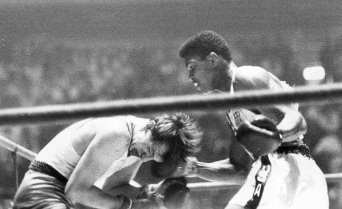 ARKIV - OS i Rom 1960-08-30 Cassius Clay, later Muhammad Ali, during his i Olynmpic Gold fight in light heavyweight against Pietrzykowsk of Poland in Rome 1960 ROME ITALY Samlingsbegrepp Samlingsbegrepp x34x *** ARCHIVE Olympics in Rome 1960 08 30 Cassius Clay, later Muhammad Ali, during his i Olynmpic Gold fight in light heavyweight against Pietrzykowsk of Poland in Rome 1960 ROME ITALY Collections Concepts Collections Concepts x34x  Copyright: xLarsxNybergx Muhammad Ali
