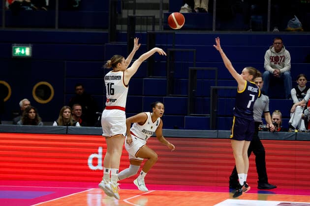 24.11.2022, Qualifikation FIBA Basketball Damen EM 2023, Deutschland-Bosnien und Herzegowina, 16, Alina Wayan Hartmann, Deutschland Weißenfels Stadthalle Weißenfels Sachsen-Anhalt Germany