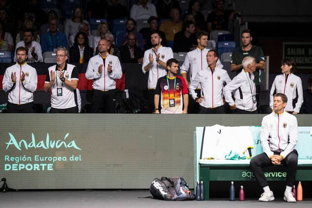Michael Kohlmann and team of Deutschland ESP, Deutschland vs. Kanada, Tennis Davis Cup, Viertelfinale, 24.11.2022 ESP, Deutschland vs. Kanada, Tennis Davis Cup, Viertelfinale, 24.11.2022 Malaga Copyright: xEibner-Pressefoto OmarxArnaux EP_EER