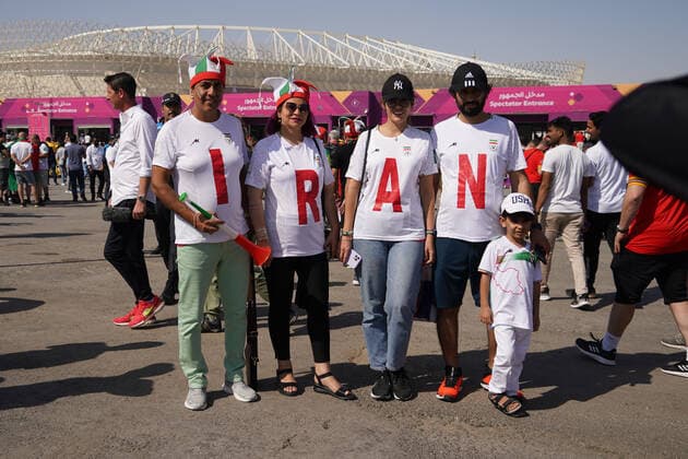Fussball ,, FIFA WM 2022, Fussball World Cup Qatar 2022, GruppenPhase, Wales -Iran 25.11.2022, Ahmed bin Ali Stadion Doha Qatar, Iran Fans Foto Chai von der Laage FIFA regulations prohibit any use of photographs as image sequences and or quasi-video. EDITORIAL USE ONLY, *** Football ,, FIFA World Cup 2022, Football World Cup Qatar 2022, GroupPhase, Wales Iran 25 11 2022, Ahmed bin Ali Stadium Doha Qatar, Iran Fans Foto Chai von der Laage FIFA regulations prohibit any use of photographs as image sequences and or quasi video EDITORIAL USE ONLY,