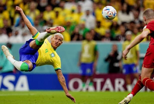 FIFA WM 2022, alle Tore Doha, Qatar, 24th November 2022. Richarlison of Brazil scores the second goal during the FIFA World Cup, WM, Weltmeisterschaft, Fussball 2022 match at Lusail Stadium, Doha. Picture credit should read: Florencia Tan Jun Sportimage EDITORIAL USE ONLY. No use with unauthorised audio, video, data, fixture lists, club league logos or live services. Online in-match use limited to 120 images, no video emulation. No use in betting, games or single club league player publications. SPI-2063