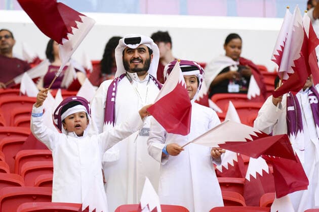 Supporters du Qatar - Ambiance FOOTBALL : Qatar vs Senegal - Groupe A - coupe du Monde Qatar 2022 - 25 11 2022 JBAutissier Panoramic 