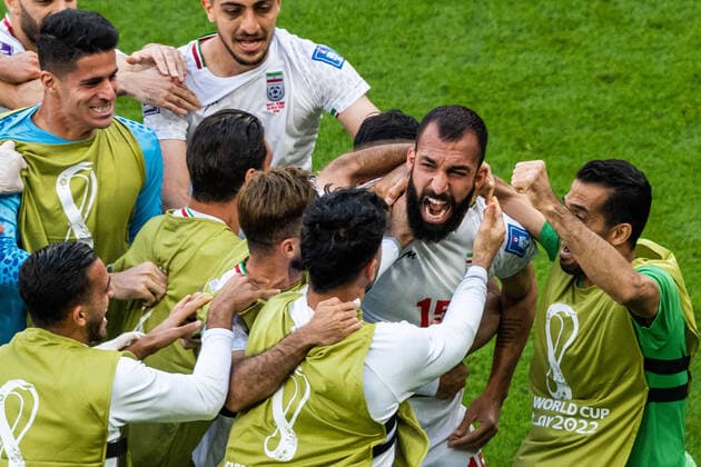 Sport Bilder des Tages 221125 Rouzbeh Cheshmi of Iran celebrates with team mates after scoring 0-1 during the FIFA World Cup, WM, Weltmeisterschaft, Fussball 2022 football match between Wales and Iran on November 25, 2022 in Doha. Photo: Joel Marklund BILDBYRAN kod JM JM0387 bbeng fotboll football soccer fotball vm fotbolls-vm fotball-vm fotbolls-vm 2022 fifa world cup 2022 wales iran jubel *** 221125 Rouzbeh Cheshmi of Iran celebrates with team mates after scoring 0 1 during the FIFA World Cup 2022 football match between Wales and Iran on November 25, 2022 in Doha Photo Joel Marklund BILDBYRAN code JM JM0387 bbeng football football soccer fotball vm fotbols vm fotbols vm fotbols world cup 2022 fifa world cup 2022 wales iran cheering,  Copyright: JOELxMARKLUND BB221125JM027