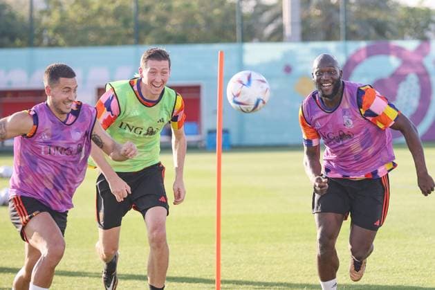 Sport Themen der Woche KW47 Belgium s Eden Hazard, Belgium s Hans Vanaken and Belgium s Romelu Lukaku pictured during a training session of the Belgian national soccer team the Red Devils, at the Hilton Salwa Beach Resort in Abu Samra, State of Qatar, Friday 25 November 2022. The Red Devils are preparing for the upcoming game at the FIFA 2022 World Cup in Qatar. BRUNOxFAHY  x53676885x