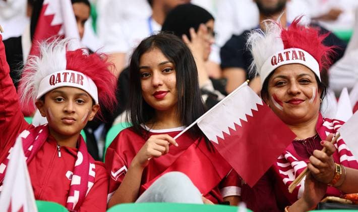 Doha, Qatar, 25th November 2022. Qatar fans during the FIFA World Cup, WM, Weltmeisterschaft, Fussball 2022 match at Al Thumama Stadium, Doha. Picture credit should read: David Klein Sportimage EDITORIAL USE ONLY. No use with unauthorised audio, video, data, fixture lists, club league logos or live services. Online in-match use limited to 120 images, no video emulation. No use in betting, games or single club league player publications. SPI-2064-0006